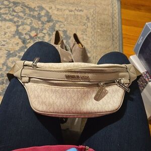 Michael kors bellbag